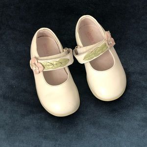 STRIDE RITE girl size 7W white